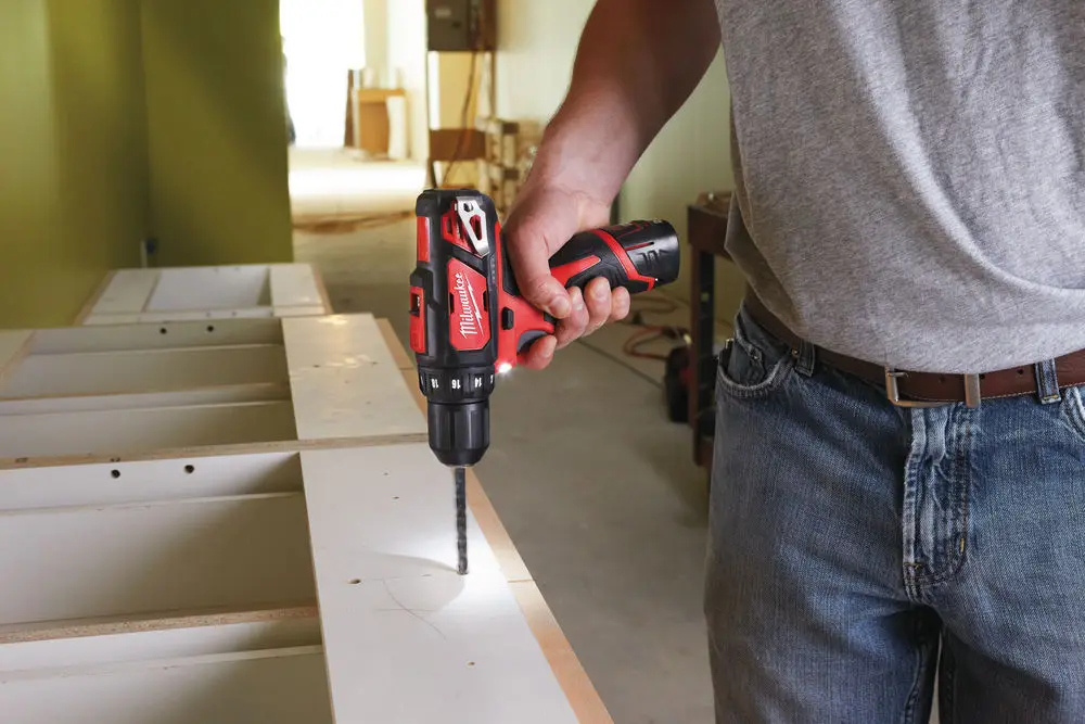 Дриль-шурупокрут акумуляторний MILWAUKEE, M12 BDD-202C 