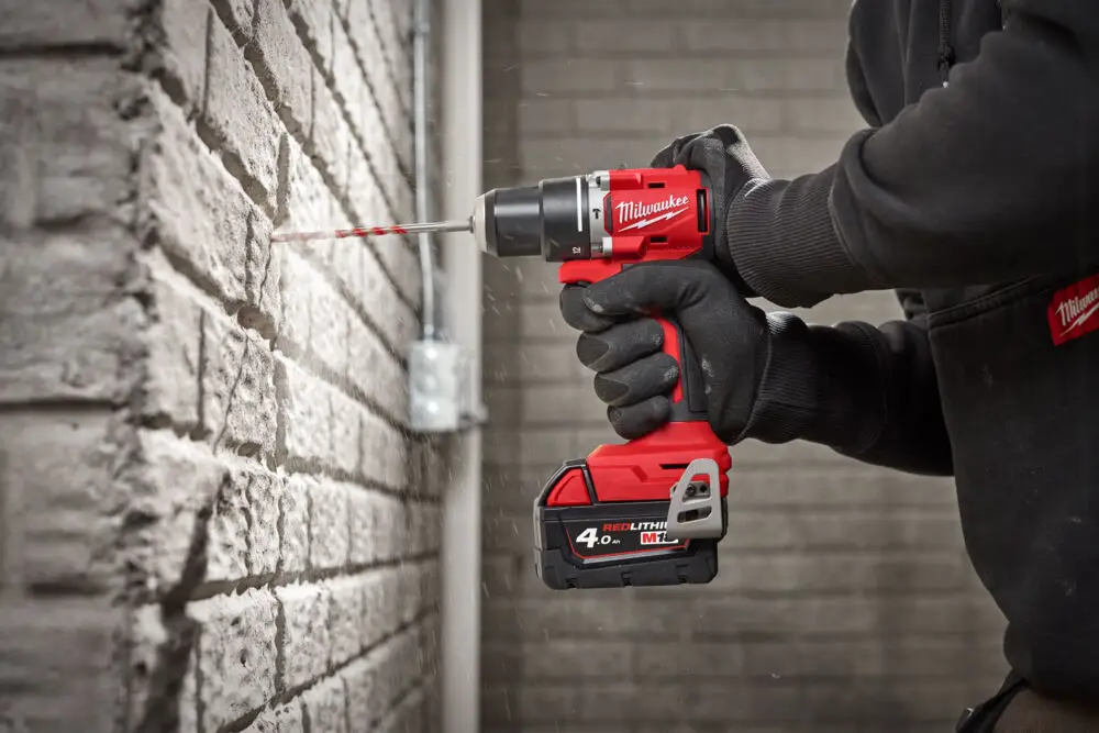 Дриль-шурупокрут з ударом акумуляторний MILWAUKEE, M18 BLPDRC-202C 