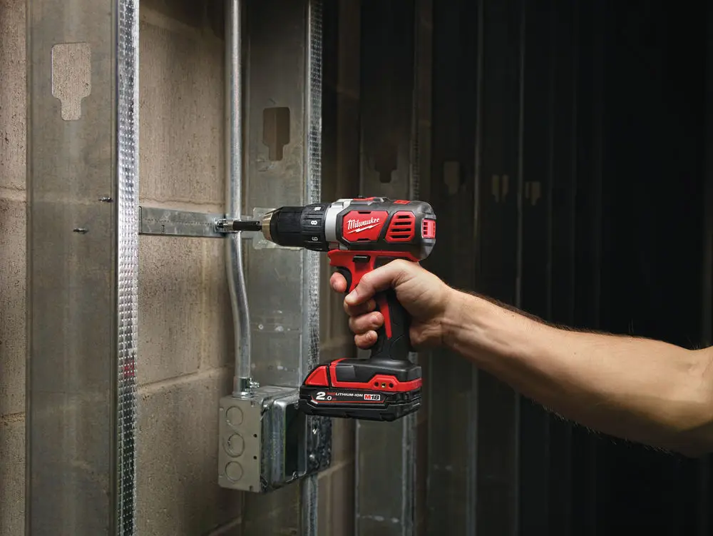 Дриль-шурупокрут акумуляторний MILWAUKEE, M18 BDD-202С 