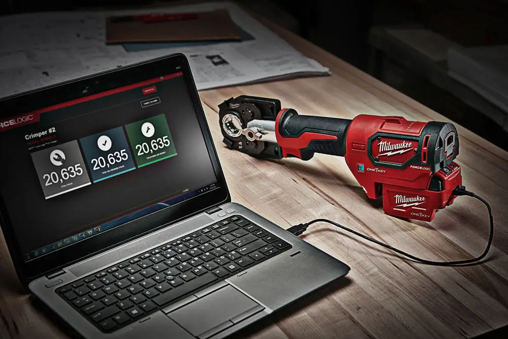 Обжимник гідравлійчний акумуляторний для кабелів MILWAUKEE M18 HCCT-201C ONE-KEY 