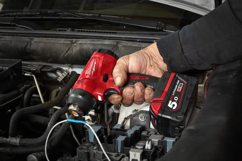 Термоповітродувка акумуляторна MILWAUKEE, M18 BHG-502C (+ заряд.пристрій, 2 акум.Х 5Аг, кейс) 