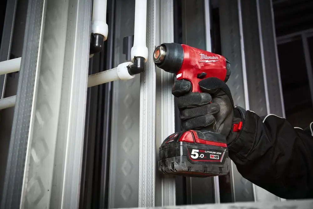 Термоповітродувка акумуляторна MILWAUKEE, M18 BHG-502C (+ заряд.пристрій, 2 акум.Х 5Аг, кейс) 