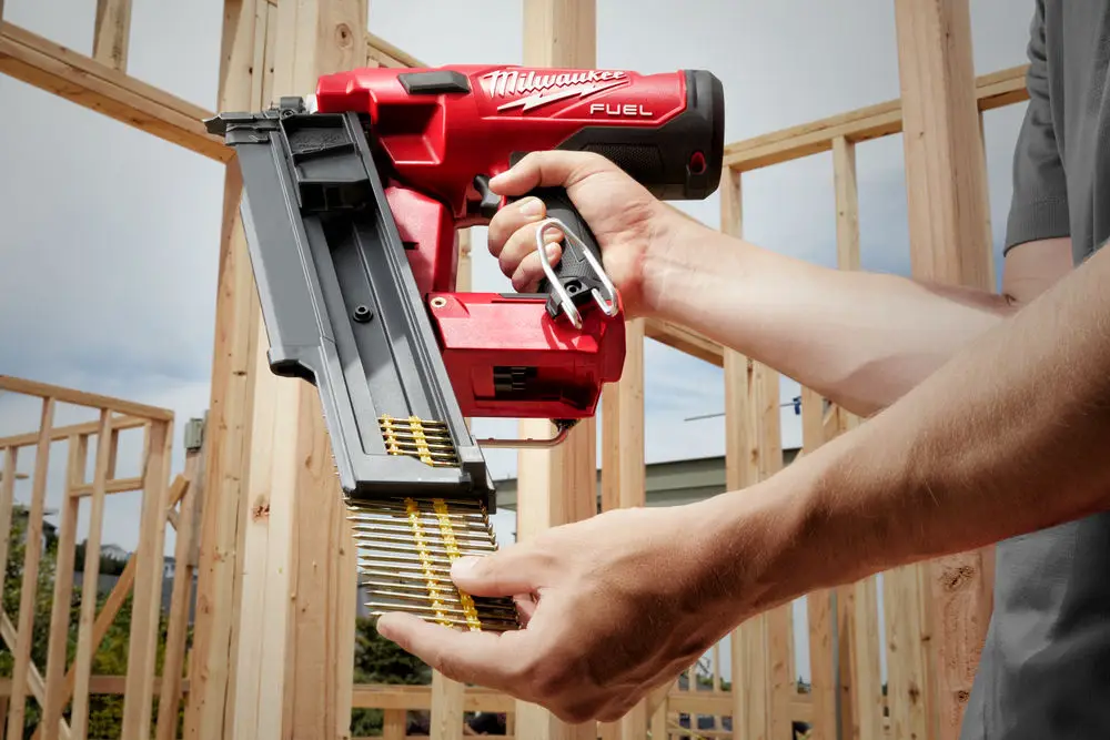 Цвяхозабивний пістолет акумуляторний MILWAUKEE, M18 FFN-502C, 50/90мм (+зарядний пристрій, 2 акум. Х 5Аг, кейс) 
