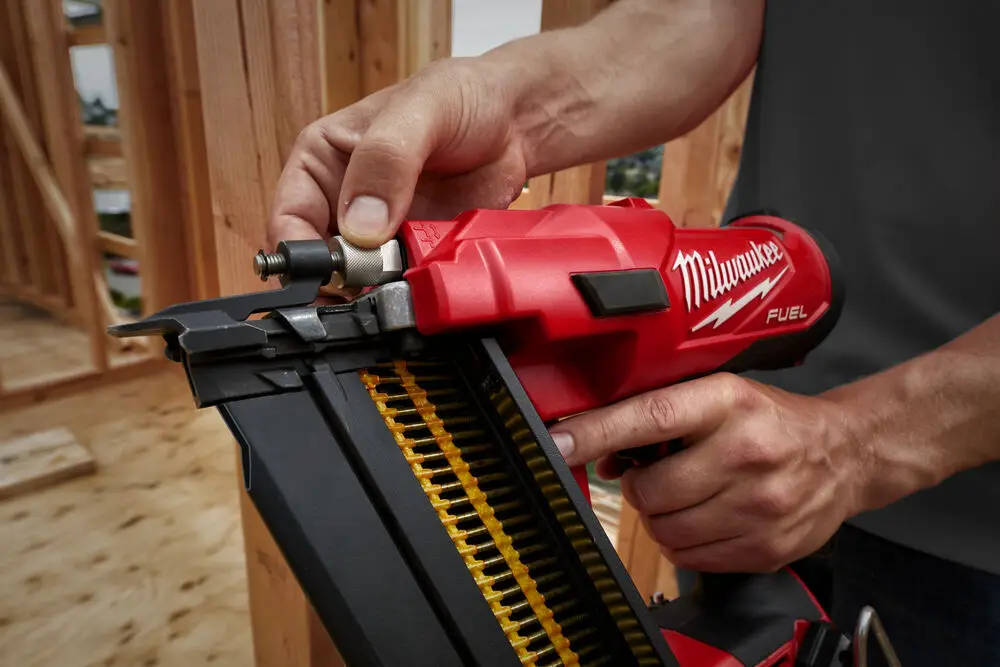 Цвяхозабивний пістолет акумуляторний MILWAUKEE, M18 FFN-502C, 50/90мм (+зарядний пристрій, 2 акум. Х 5Аг, кейс) 