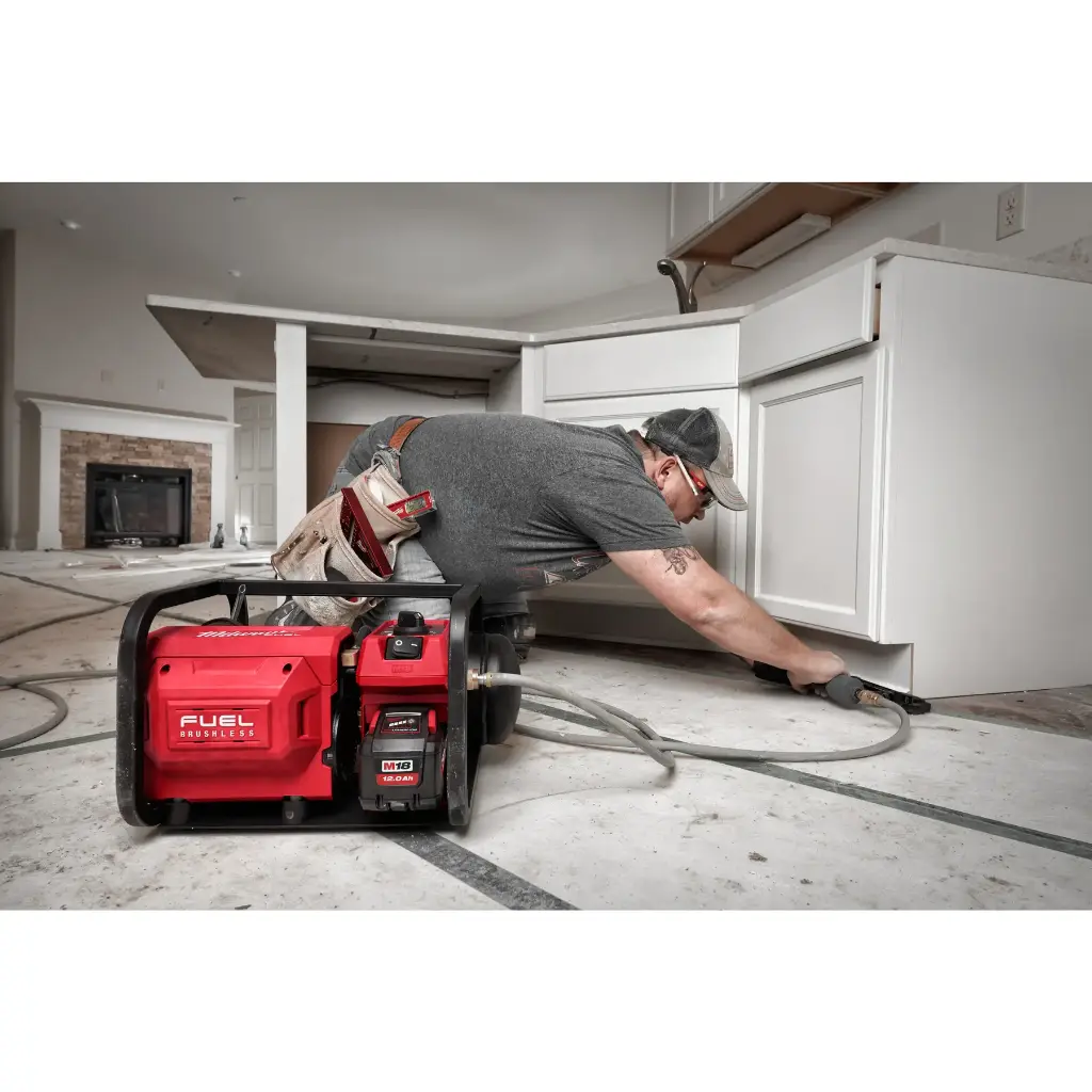 Компресор повітряний акумуляторний MILWAUKEE, M18 FAC-0 