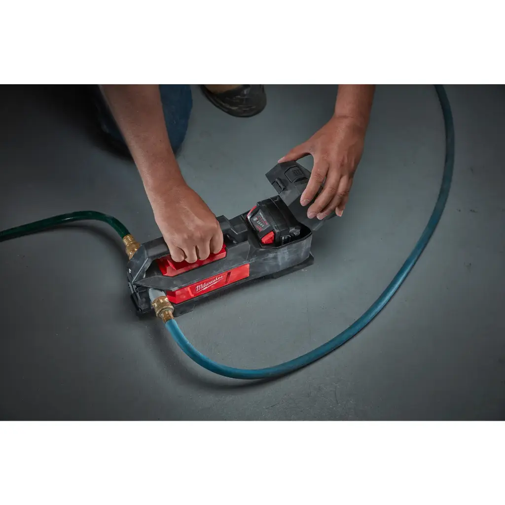 Насос для води акумуляторний MILWAUKEE M18 BTP-0 
