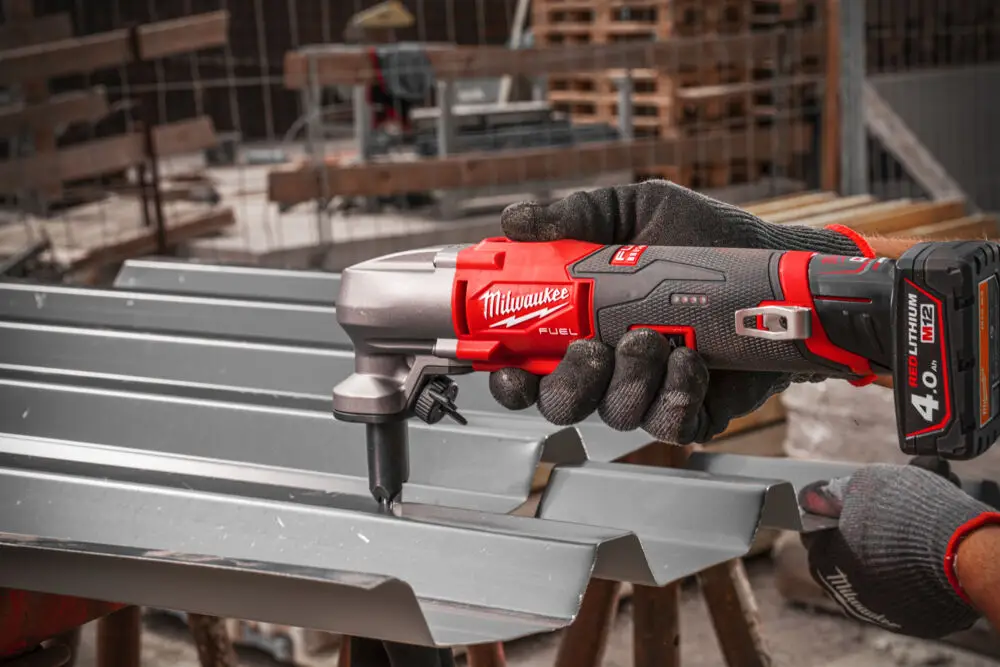 Ножиці висічні по металу акумуляторні MILWAUKEE, M12 FNB16-0 