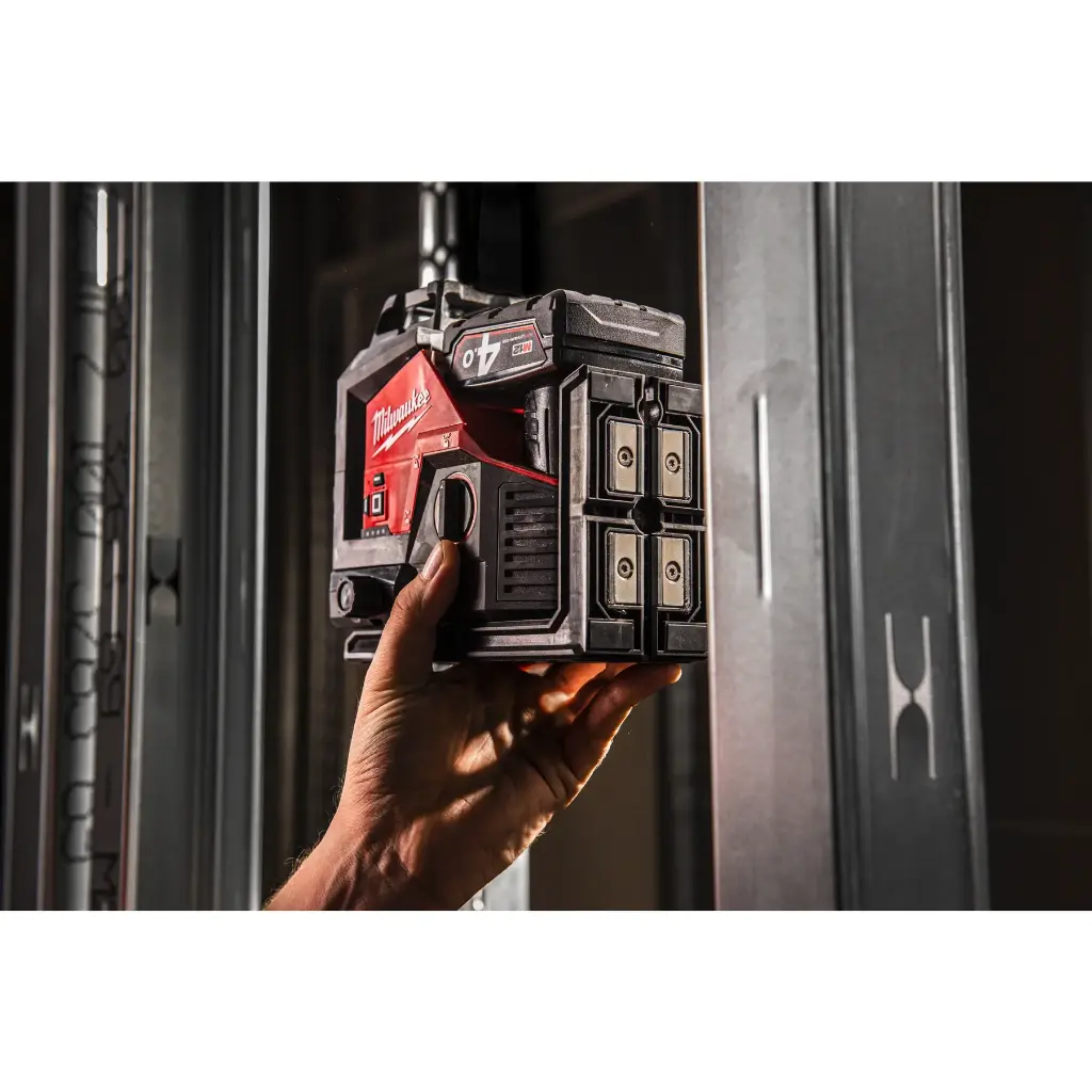 Нівелір лазерний 3D акумуляторний MILWAUKEE, M12 3PL-401C (+зарядний пристрій, 1 акум.Х4Аг, кейс) 