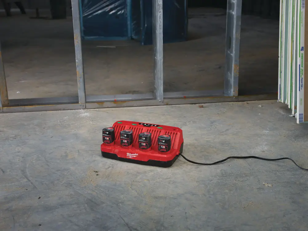 Зарядний пристрій MILWAUKEE, M12 C4 (для 4х акум. М12) 
